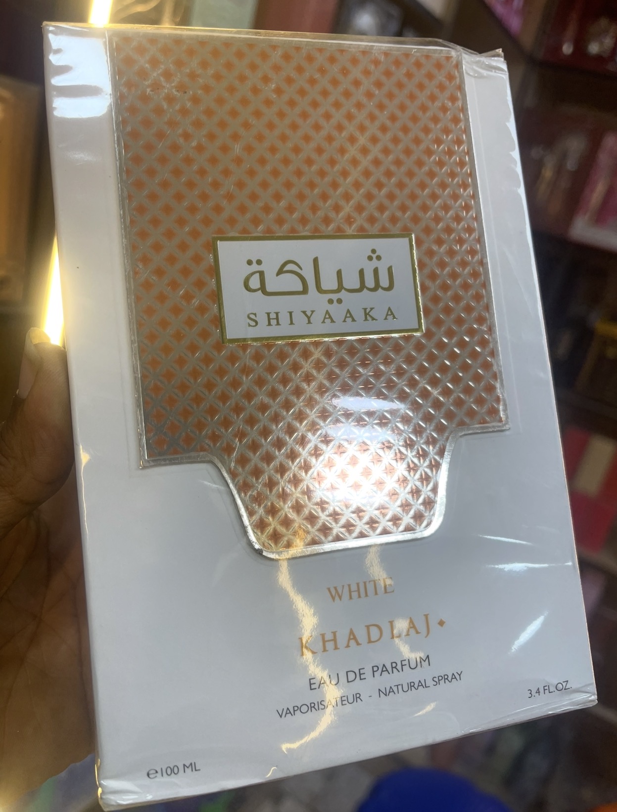 SHIYAAKA WHITE